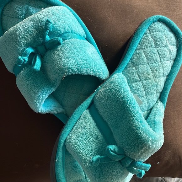 Isotoner slippers - Picture 3 of 5